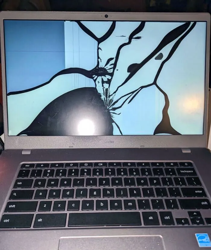 «Я живу с чудовищем»: 30 человек, которых близкие пристыдили на весь интернет