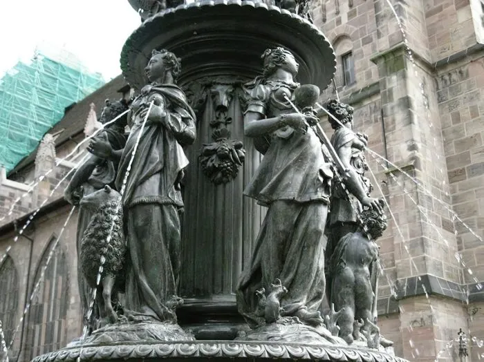 29 самых уродливых и нелепых скульптур со всего света