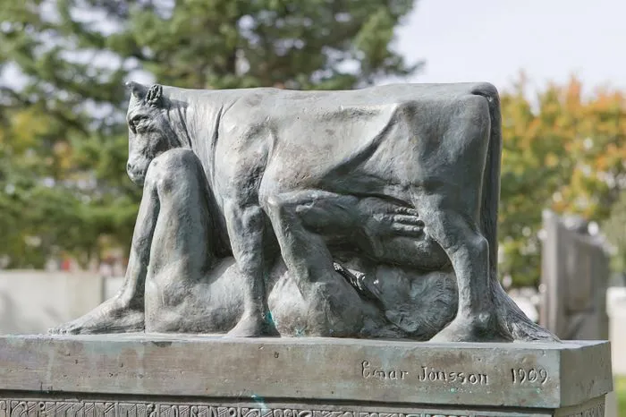 29 самых уродливых и нелепых скульптур со всего света