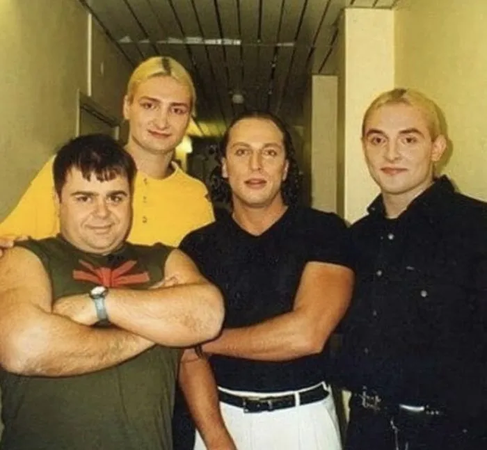 Попробуйте узнать: известные россияне и их фото в 90-е