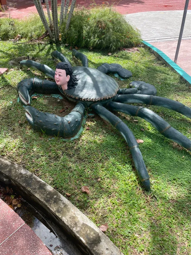 Подборка странных статуй и памятников, смысл которых понять непросто