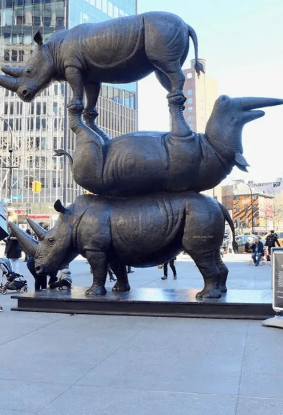 Подборка странных статуй и памятников, смысл которых понять непросто