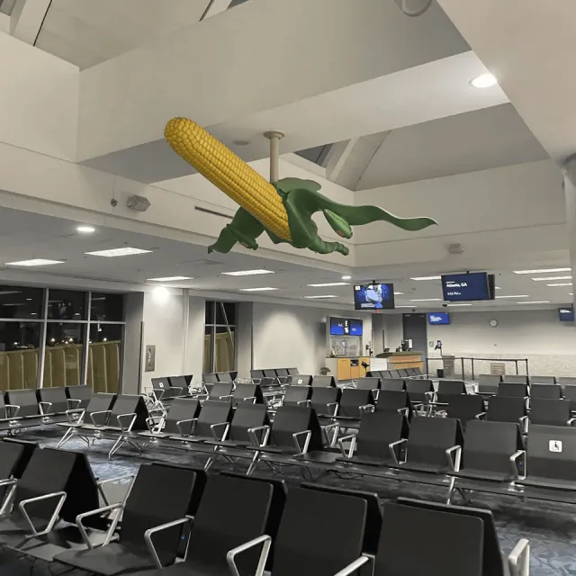 Подборка странных статуй и памятников, смысл которых понять непросто