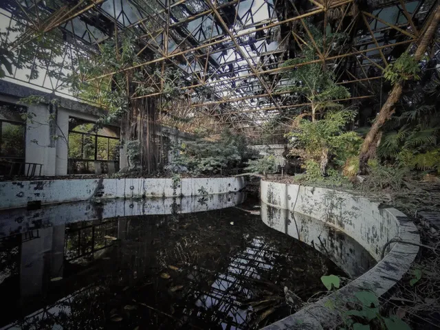 Заброшенные места, в которых ещё теплятся остатки цивилизации