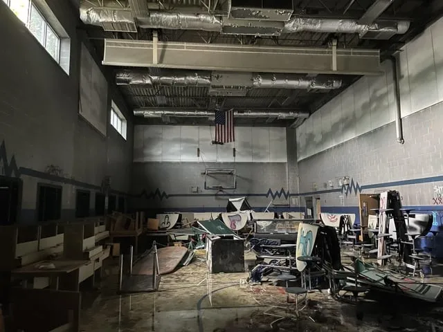 Заброшенные места, в которых ещё теплятся остатки цивилизации