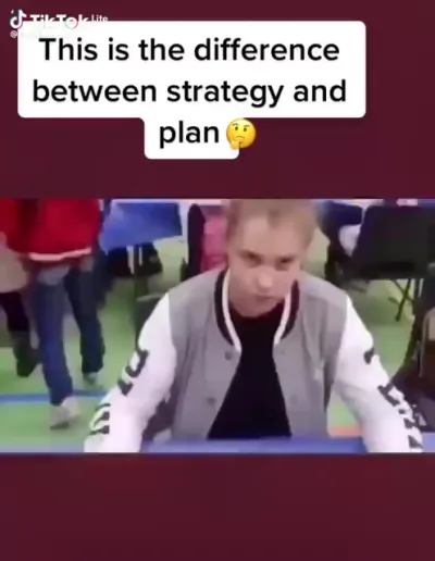 Различие между планом и стратегией