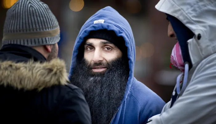 Почему таджики на носят бороду?