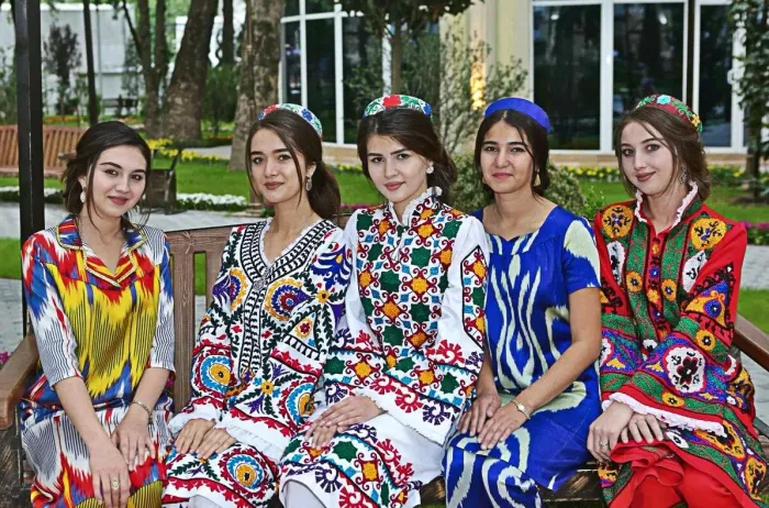 Почему таджики на носят бороду?