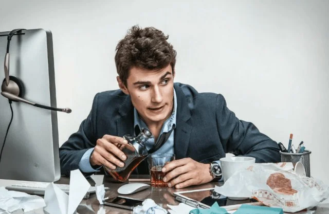 Алкоголизм и работа - можно ли совмещать?
